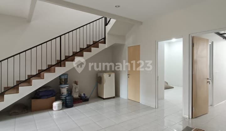 Disewakan Rumah 2 Lantai di Gading Tutuka 1