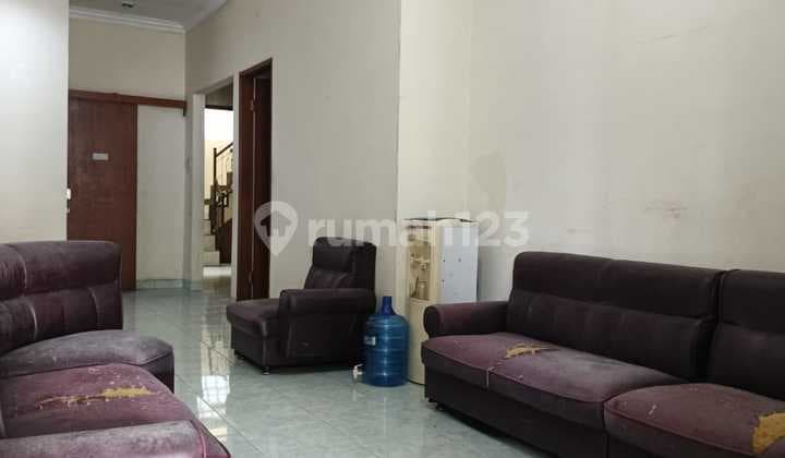 Dijual Rumah Luas Hook di Komplek Daerah Antapani