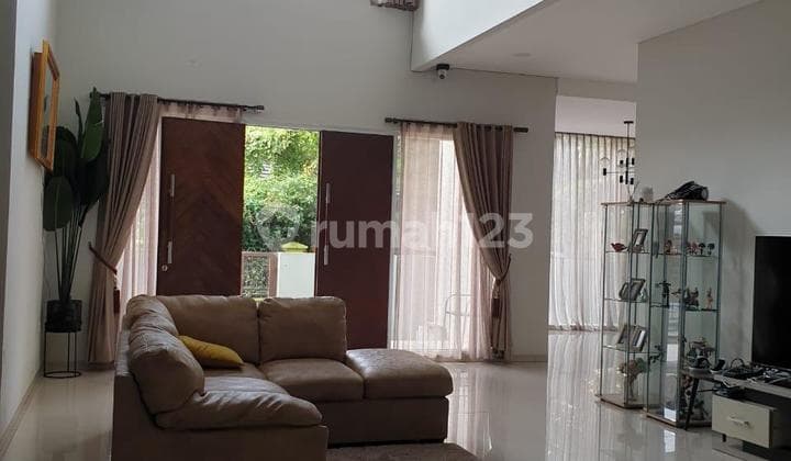 Dijual Rumah Lux Minimalis di Turangga Posisi Hook