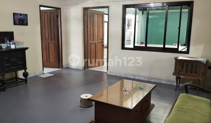 Dijual Rumah Hook Luas 3 Lantai di Kembar Bandung