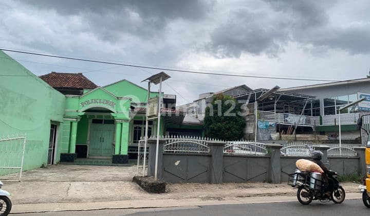 Rumah Luas untuk Usaha. Lokasi Strategis