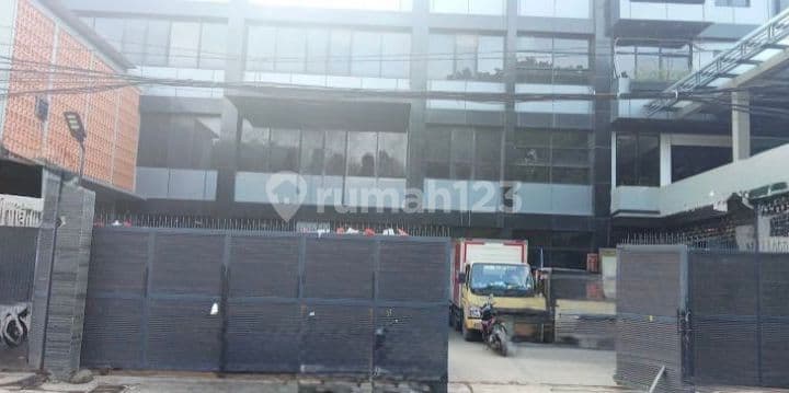Gudang dan Kantor Bagus. Ada Lift Meeting Room Area Parkir Luas