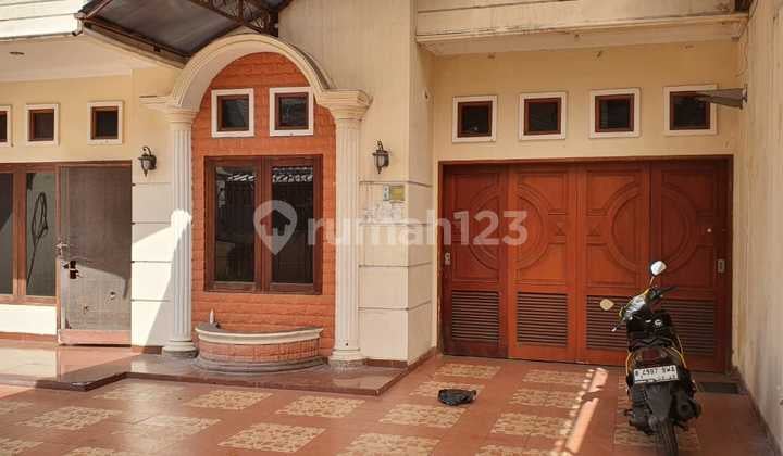 Mangga Besar Rumah Luas 2 Lantai.. bisa untuk Kantor. Gudang. Usaha Online.