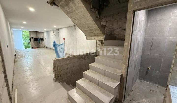 New 3-Storey Shophouse. Hook. Facing East North