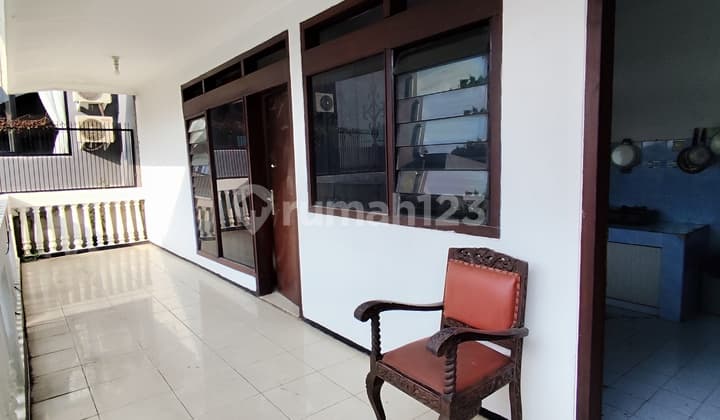 Cempaka Putih. Rumah Luas Nyaman. bisa untuk Usaha Catering dan Online Shop