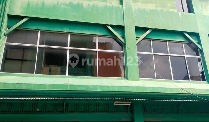 Ruko Gandeng 4 + 1 Ruko Lokasi Strategis.