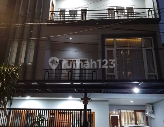Sunter. Rumah Luas dan Nyaman. Furnish.
