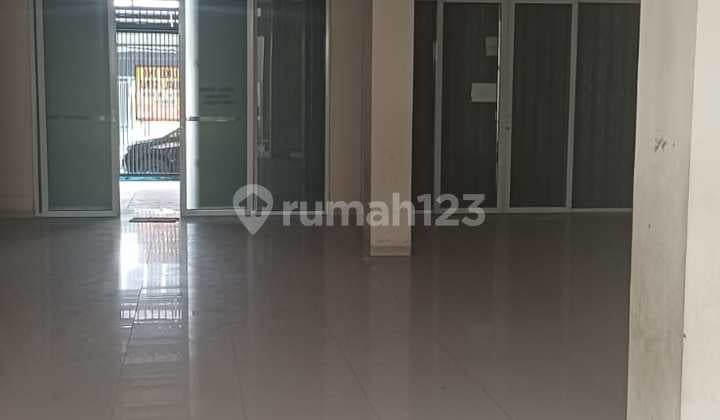 Jarang Ada. Ruko 3 Gandeng. Tomang Jakarta Barat.