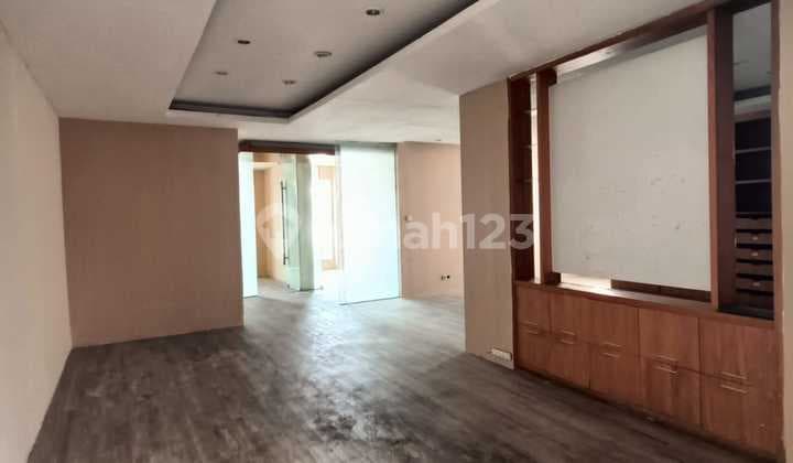 Rumah Luas Cocok untuk Usaha. Kantor. Gudang