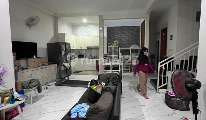 Rumah Minimalis Modern. 2 Lantai. Lokasi Strategis.