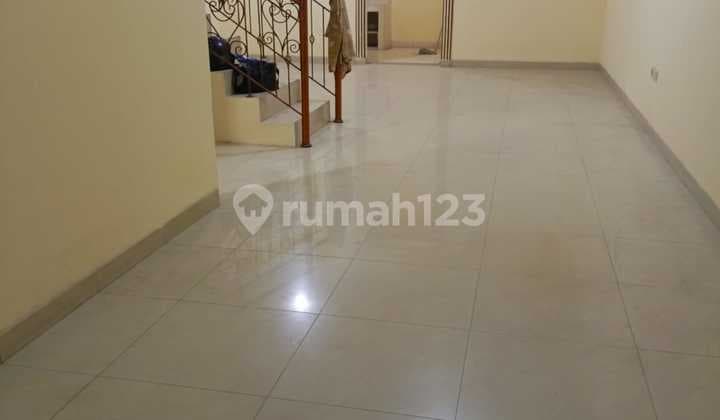 Rumah 2 Lantai. Full Renovasi. Unfurnish