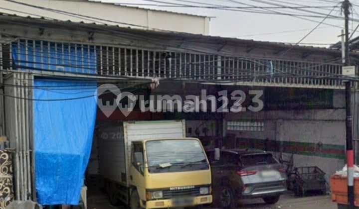 Jatinegara Attached Shop House. Suitable for Warehouse Office Business.