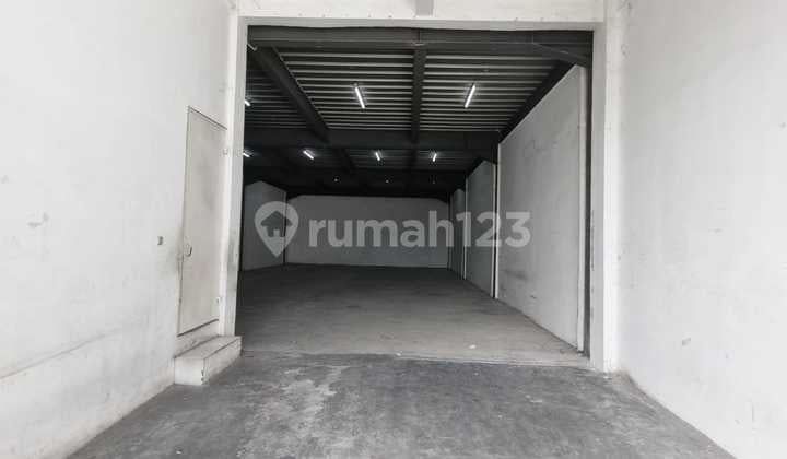 Gudang Siap Pakai. Ada Lift Barang.