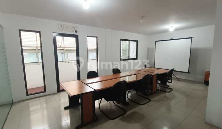 Termurah Baru Renovasi Full Furnished, Perkantoran, 4 Lantai, SHM