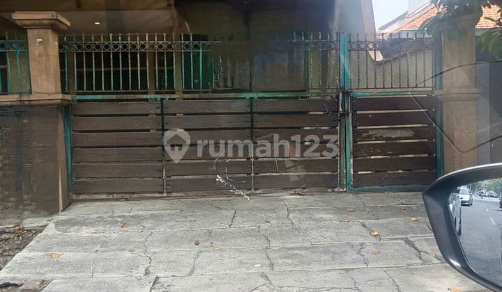 Another Good Two-Story House East of the Main Road