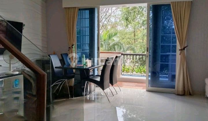 Apartemen 2 Kamar Tidur 2 Lantai Furnished Bagus Luas 165m2