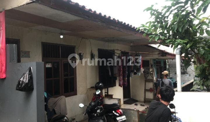 dijual rumah kontrakan 4 unit berjejer lokasi pasar minggu jakarta Selatan, . boleh beli per unit harga 270 juta . lokasi di pusat kota