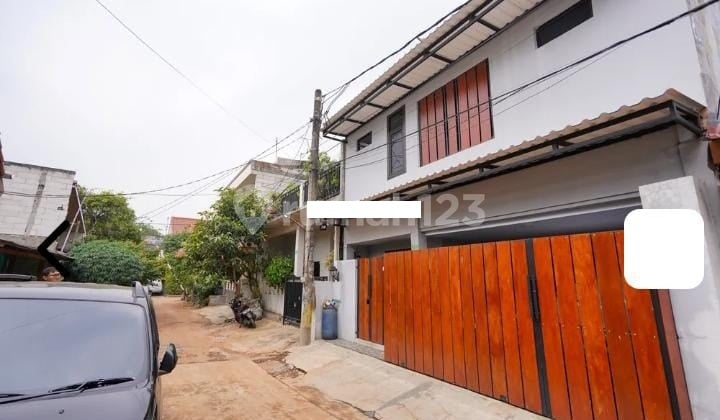 di jual murah ,, rumah 2 lantai siap huni baru selesai di renovasi, lokasi jatikramat , deket tol jatibening
