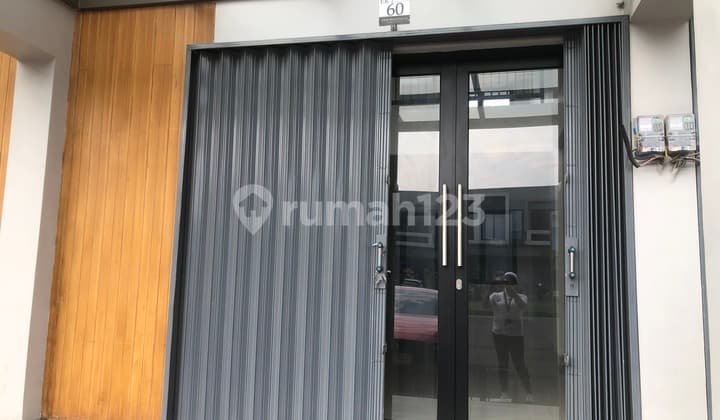 Disewakan Ruko Baru 3 Lantai Bebas Parkir Dekat Mall Akses Toll Tambun Grand Wisata Bekasi