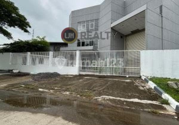 Disewakan Gudang Delta Silicon Siap Pakai 3 Lantai, Luas Tanah 551m2 Di Cikarang Selatan