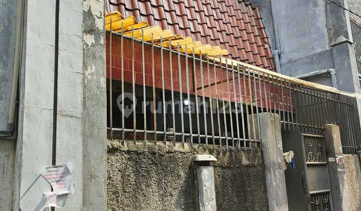 Rumah 2 Lantai Bagus Lokasi Strategis di Jembatan 5, Jak Bar