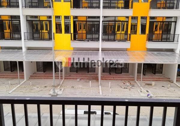 3.5 Story Commercial Unit in Sedayu City, Kelapa Gading, North Jakarta