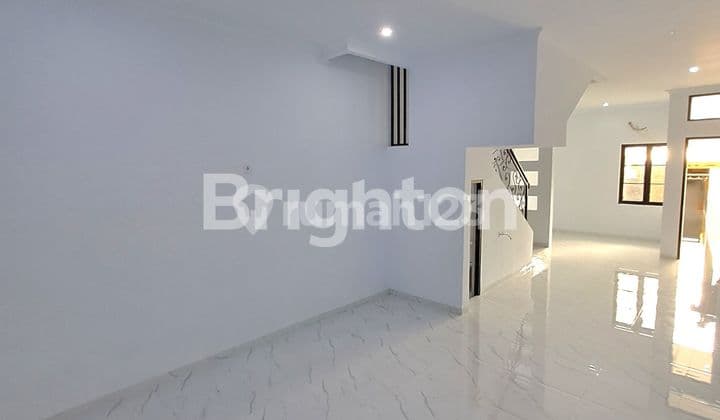 RUMAH BARU MODERN 3 LANTAI,4 KAMAR TIDUR ,CARPOT DI JELAMBAR