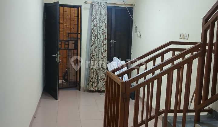 3-Story Move-in Ready House in East Pademangan