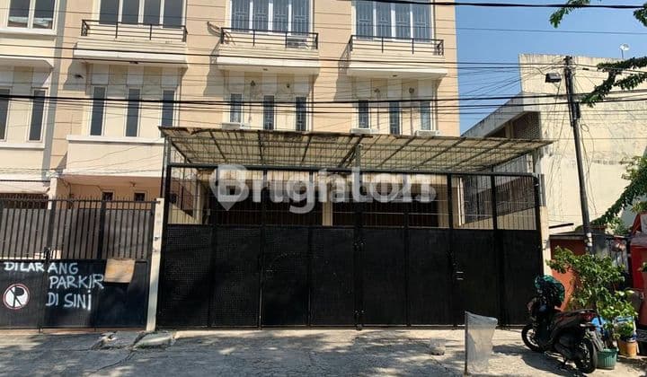 2 RUKO GANDENG 4 LANTAI SIAP HUNI