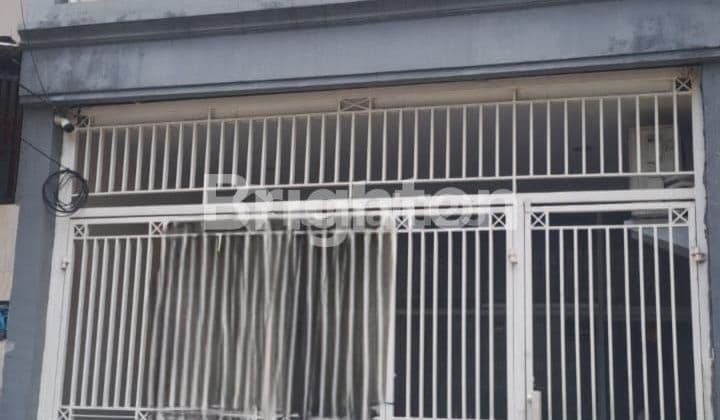 RUMAH 4 LANTAI SIAP HUNI PADEMANGAN