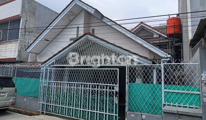 RUMAH 2 LANTAI JELAMBAR