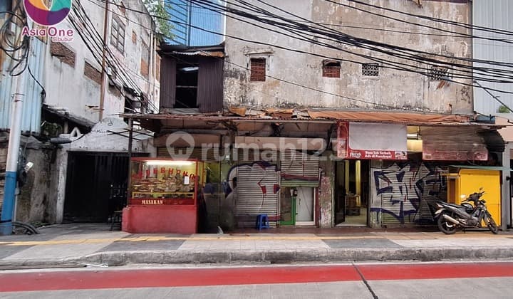 Bangunan Komersil Tua Bernilai Emas