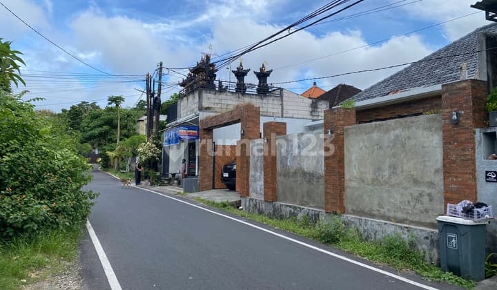 Strategic Location Villa in Taman Giri Nusa Dua Near Bypass