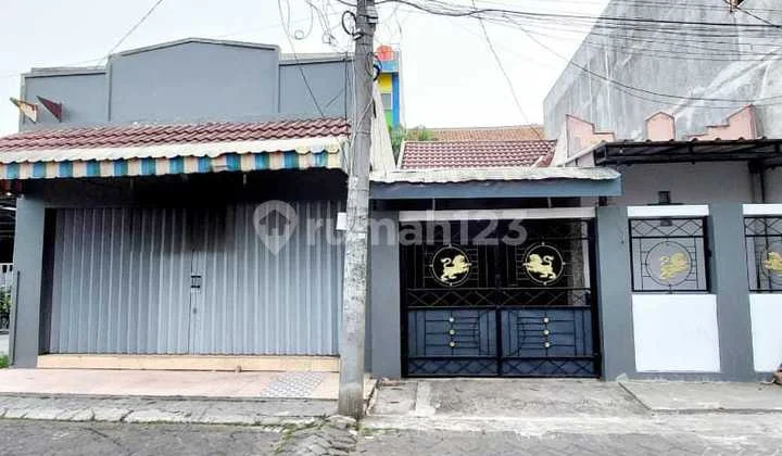 Dijual / Disewa Rumah Depan Sekolahan Ada Toko di Villa Regensi Tangerang