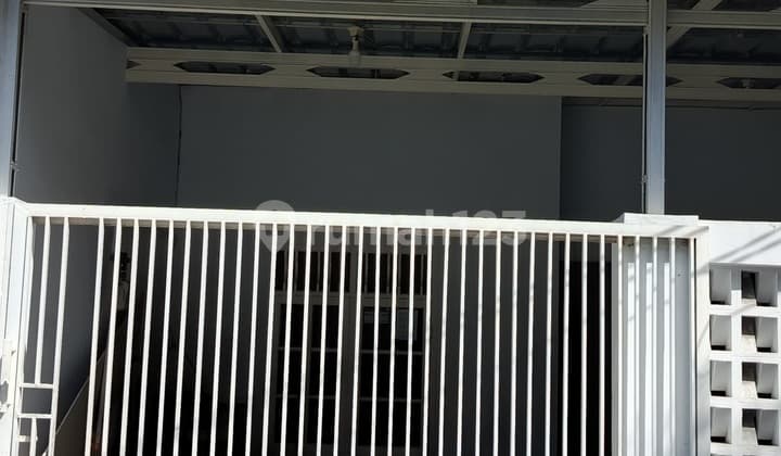 Rumah Beserta Fasilitas, Peralatan dan Perlengkapan Rumah Tangga di Cimone Permai, Tangerang