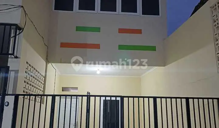 Rumah 2 1/2 Lantai Bangunan Baru Strategis Harga Ekonomis di Cendrawasih Cengkareng, Jakarta Barat