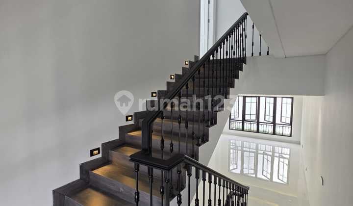 Brand New Rumah Mewah American Classic Cempaka Putih