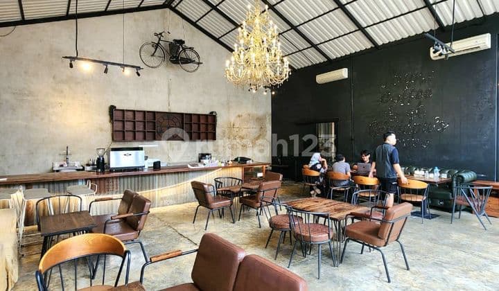 Rumah + Café Strategis di Jalan Raya Veteran, Jakarta Selatan