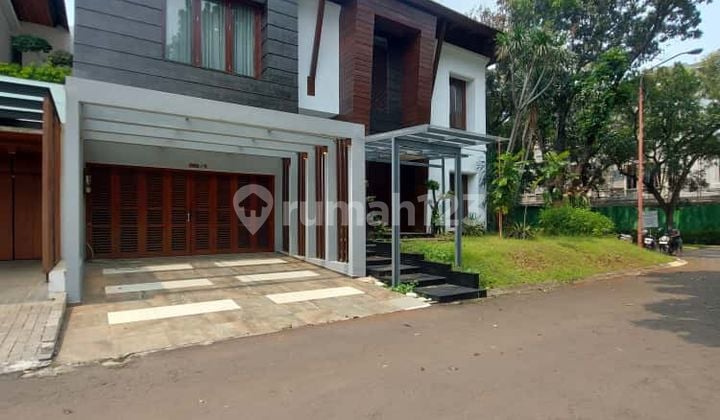 Rumah Mewah Hook Semi Furnished di Bintaro