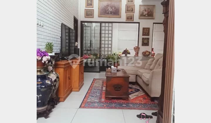 Dijual Rumah 3 Lantai Lokasi Strategis Area Bintaro