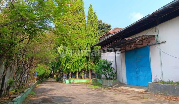 Gudang Luas Lapang Fasilitas Lengkap di Jalan Raya Sukorejo