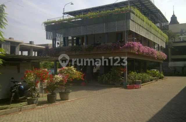 Rumah Kos 24 Kamar, 2 Lantai, Ada Pavilion, di Bulu Jaya Surabaya