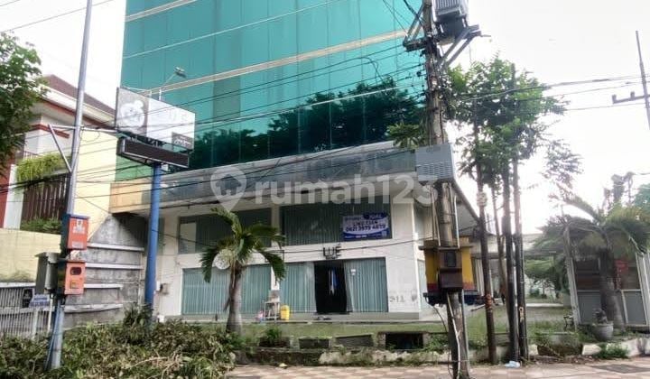 Hotel 5 Lantai, 90 Kamar Tidur Lokasi di Pusat Kota Surabaya
