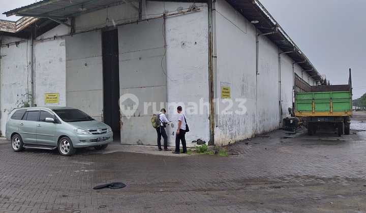 Gudang Kosong Siap Pakai Bangunan Kokoh di Margomulyo Permai