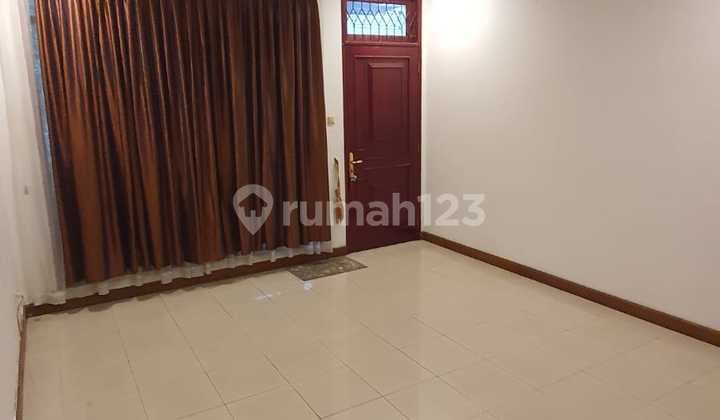 For Sale South Jakarta Semi-Furnished House, 10x20m²