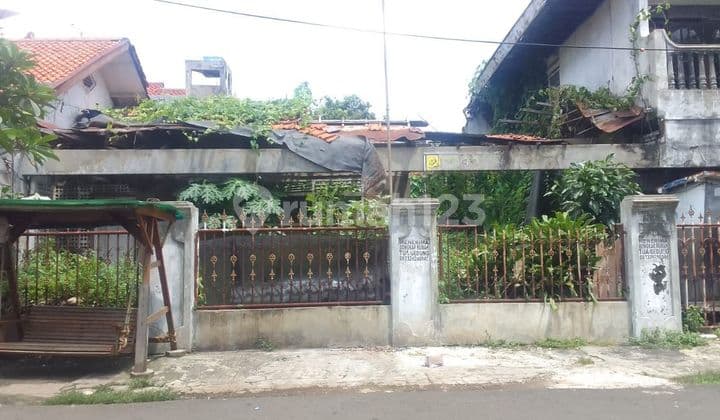 Rumah Tua Hitung Tanah, Strategis di Tebet Barat dan Hanya 3 Menit Berjalan Kaki ke Eco Park Tebet