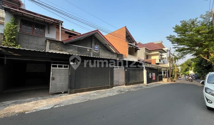 Rumah Besar 2 Lantai di Tebet Barat Dijual Hitung Tanah Dibawah Harga Pasar Jalan Besar 2 Mobil Menuju Jalan Dr Supomo Markertable Menjadi Kos2an Kontrakan dan Gedung Usaha