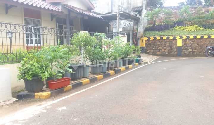 Rumah 2 Lantai dan Lahan, Dua Aset Properti Gandeng, Perumahan Bumi Harapan Indah, Kramat Jati