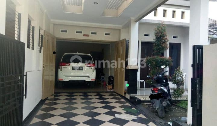 Rumah 2 Lantai Sayap Bkr