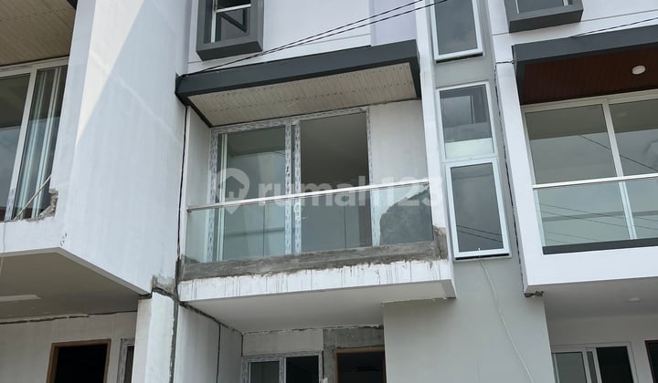 Taman Surya Rumah 3 Lantai-siap Huni-barat Laut